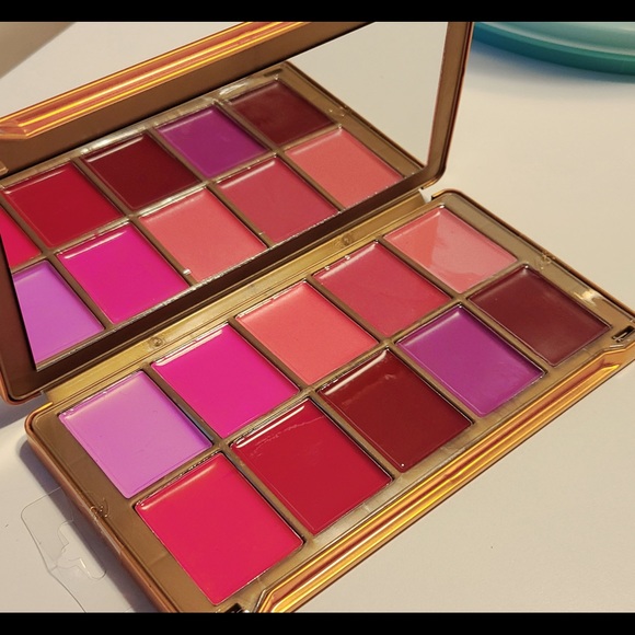 Risqué Beauté - Luscious Lip Kit - Picture 4 of 4